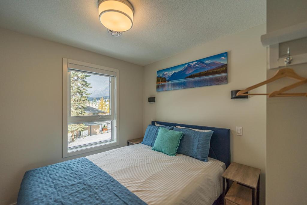 2-in-1 Skyline MTN Retreat - Hot Tub - Pool - AC photo 2