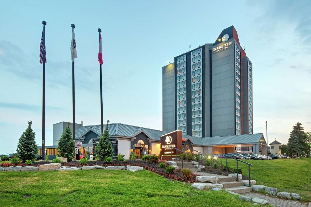 Doubletree by Hilton Toronto Airport — photo 1