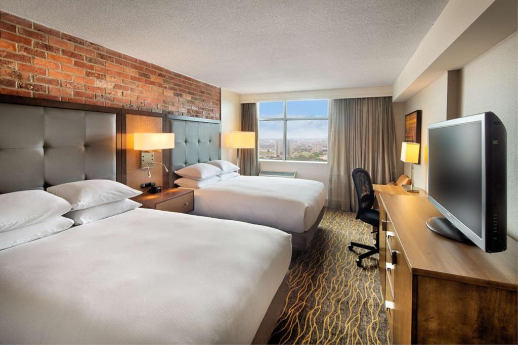 Doubletree by Hilton Toronto Airport photo 2