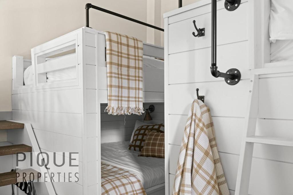 Alpine Loft with Pool photo 3