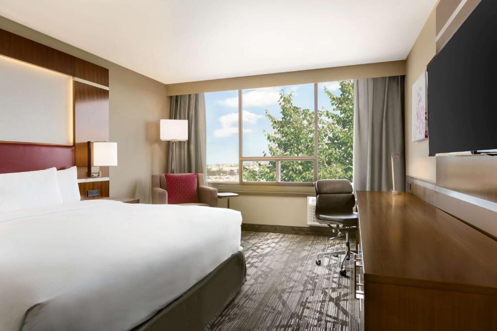 DoubleTree by Hilton Hotel Toronto Airport West photo 2