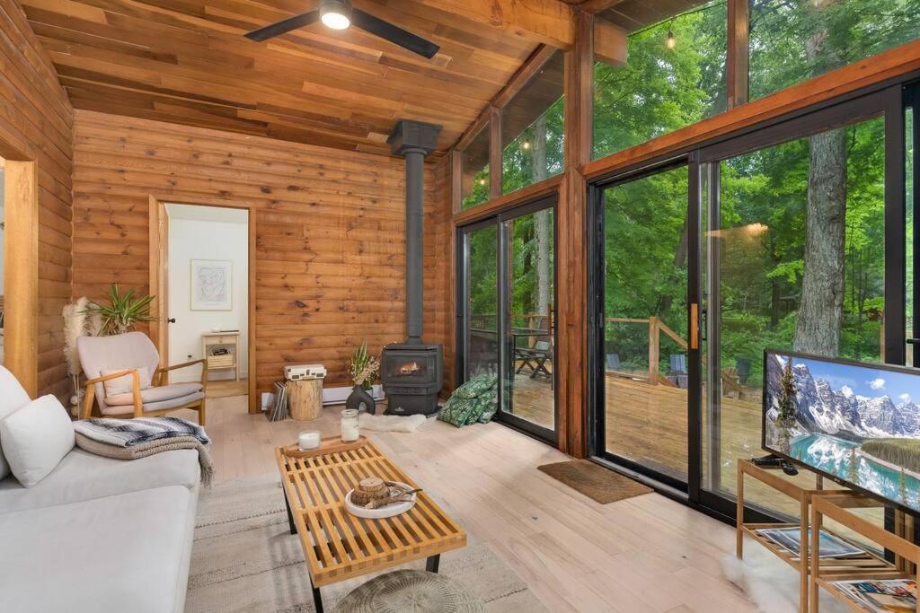 Black River Haus - Scandinavian Riverfront Cabin Muskoka — photo 1