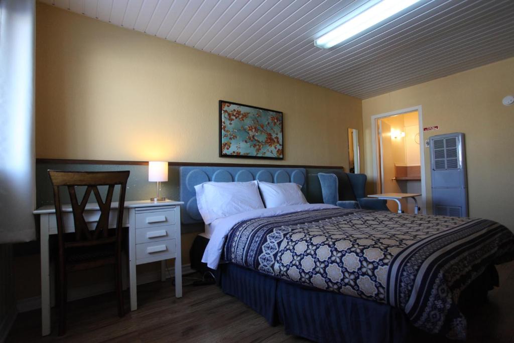 Century II Motel photo 2