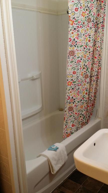Century II Motel photo 3