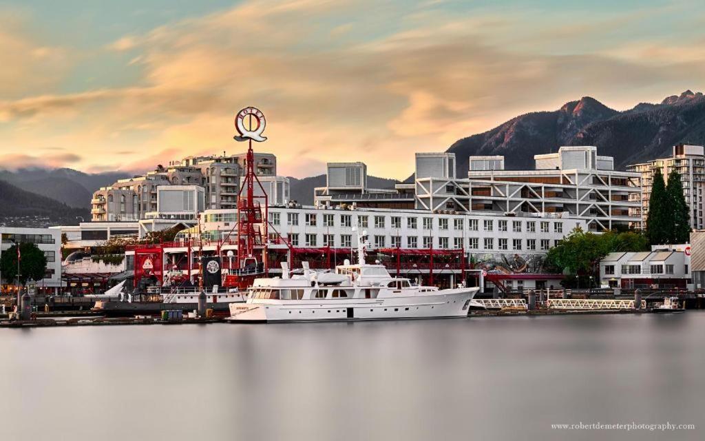 Coast Lonsdale Quay Hotel — photo 1