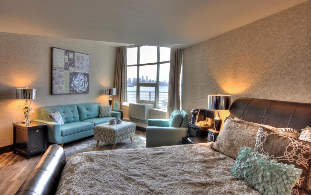 Coast Lonsdale Quay Hotel photo 2
