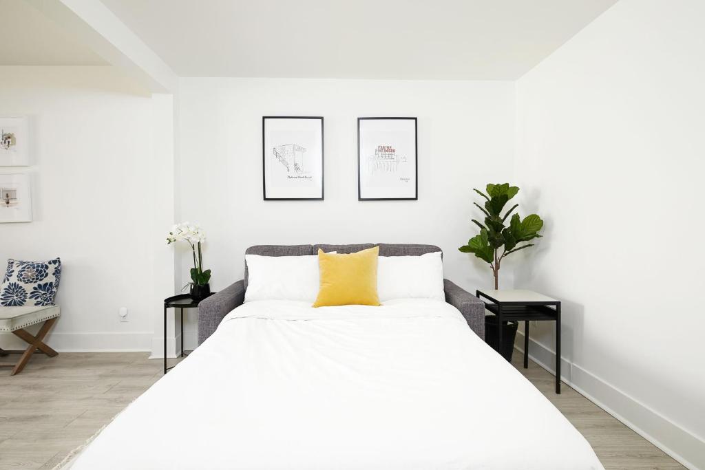 Chic Plaza St-Hubert Apt 2BR 2BA photo 2