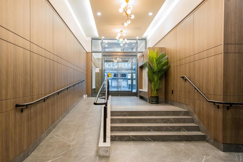 Downtown Center Silverstone Tower I and II Home in Vancouver photo 3