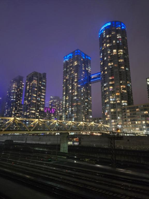 Downtown City View Escape with Free Parking — photo 1