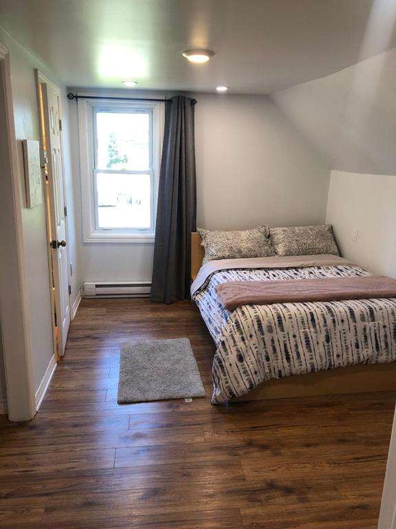 Entire detached 3-bedrooms cute home in Cornwall area photo 2