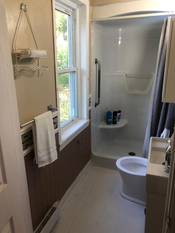 Entire detached 3-bedrooms cute home in Cornwall area photo 3