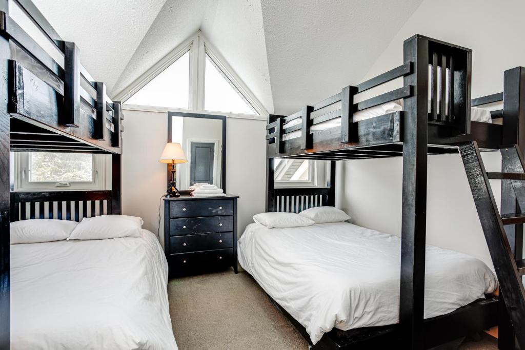 2 Bdrm Ski In Ski Out Loft at Blue Mountain photo 2