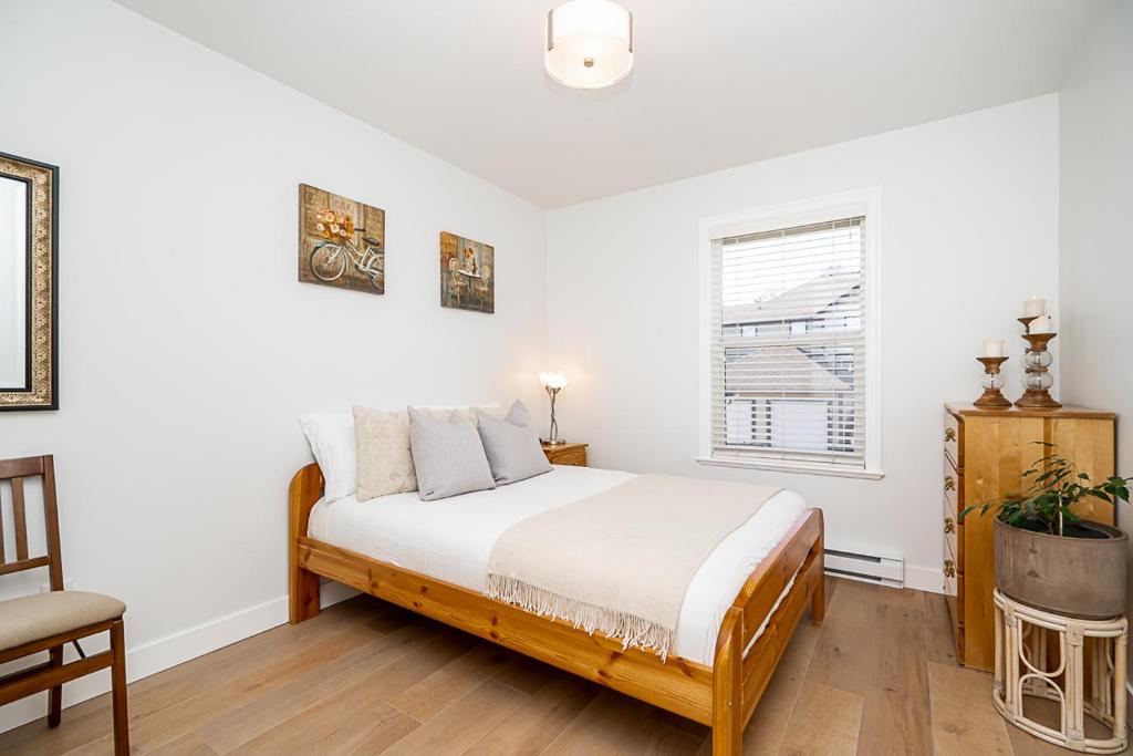 Comfortable and Modern Rowhouse Perfect for BC Escapade photo 2