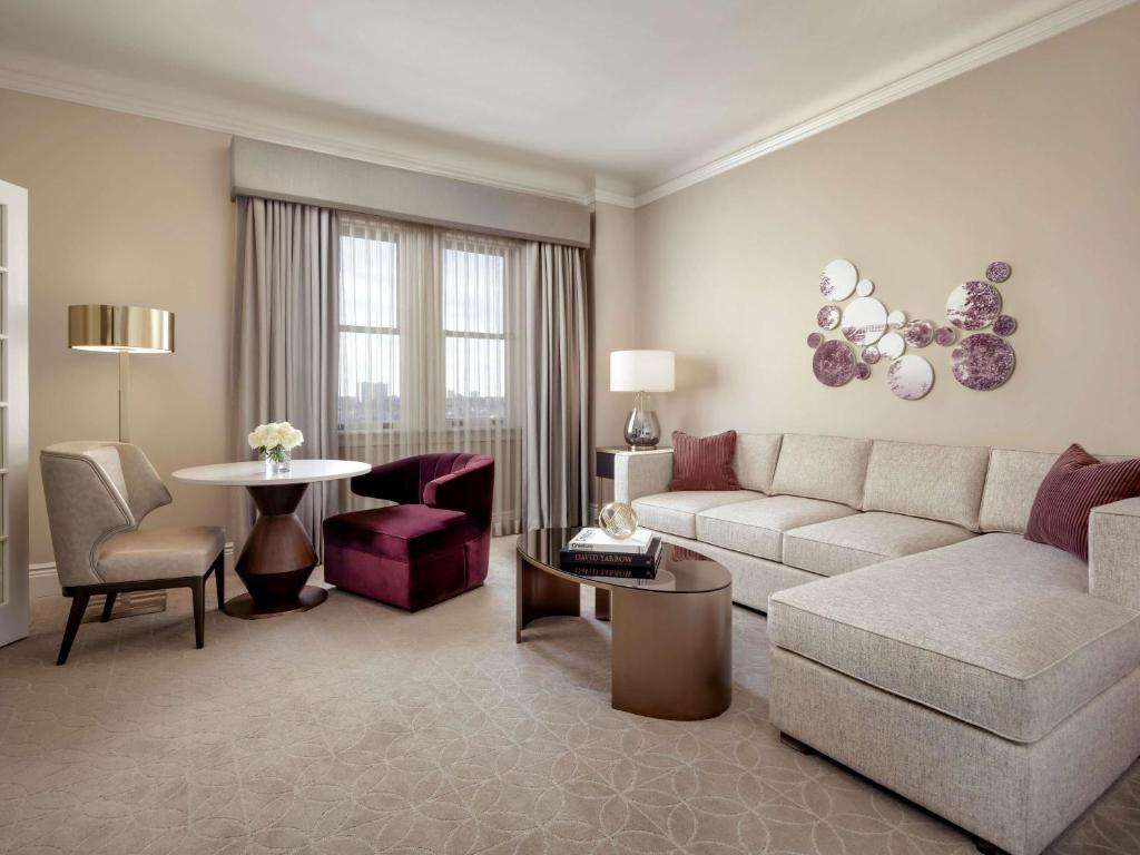 Fairmont Hotel Macdonald photo 3