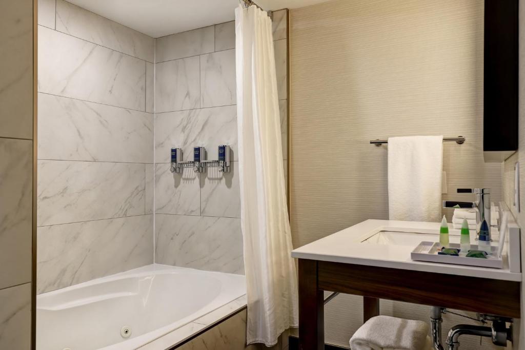 Four Points by Sheraton St. Catharines Niagara Suites photo 3