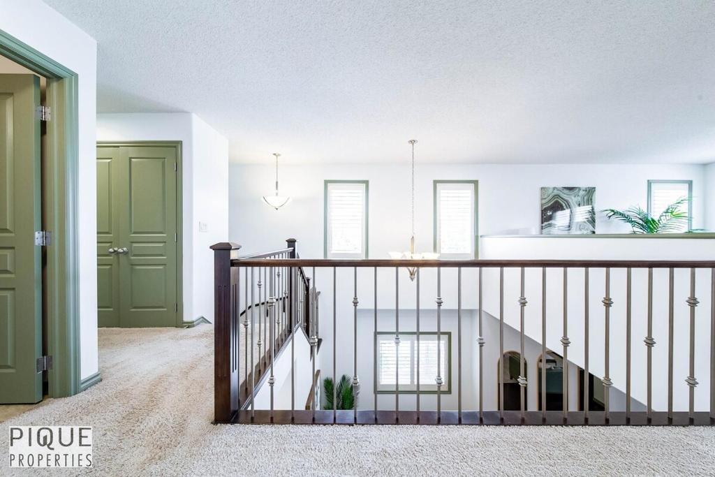 Bright Luxury Home-Hot Tub-Sunroom-King Bed-AC photo 2