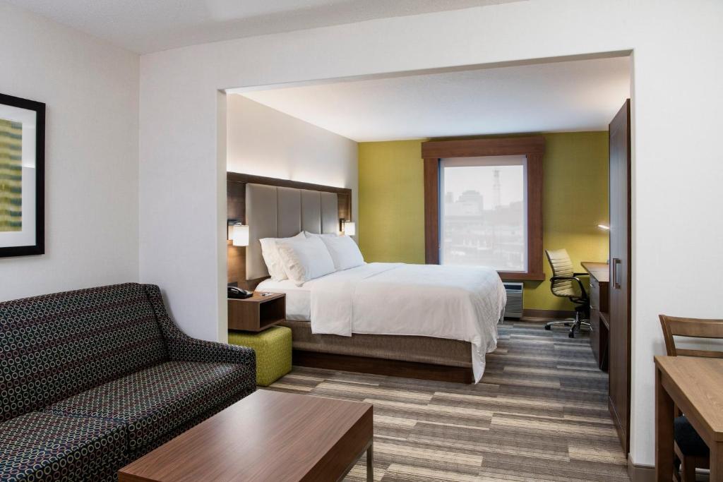 Holiday Inn Express & Suites Saskatoon Centre by IHG photo 2