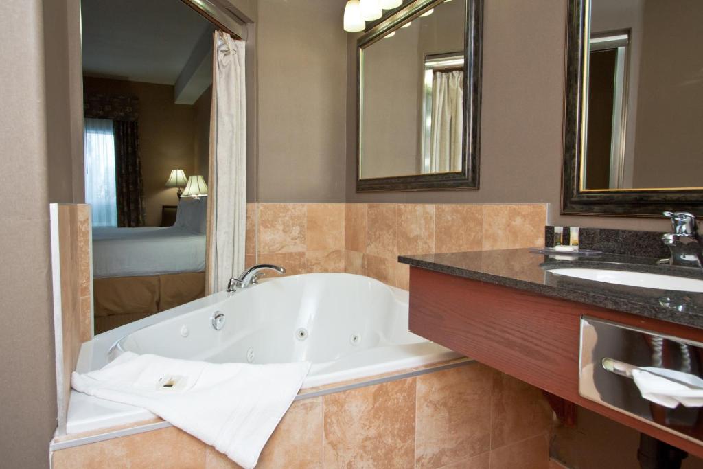 Days Inn & Suites by Wyndham Strathmore photo 2