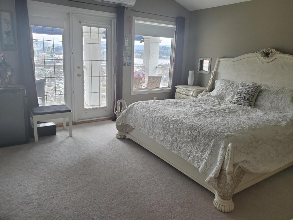 LakeView House with 4 rooms Kelowna near downtown & Knox Moutain photo 2