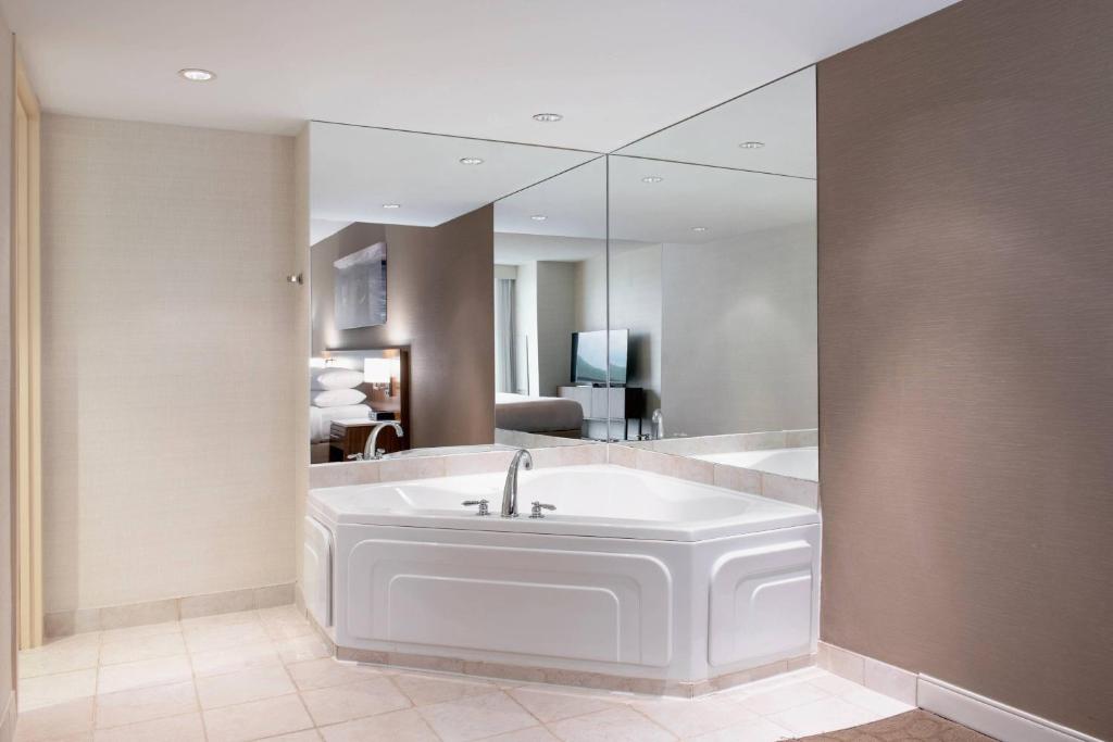 Delta Hotels by Marriott St. John's Conference Centre photo 3