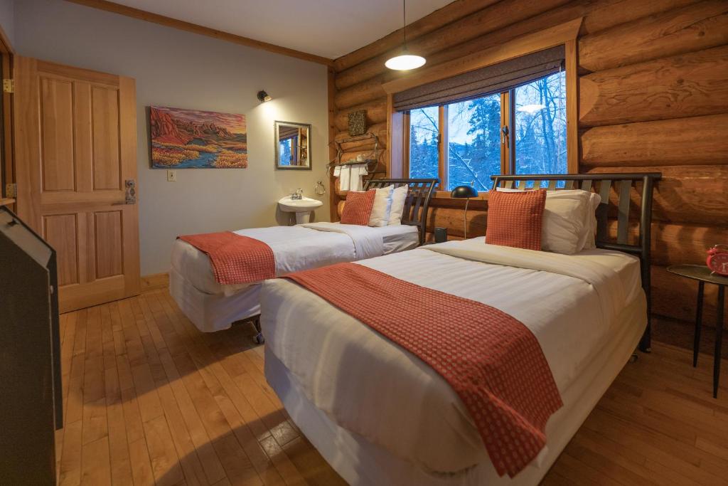 Inn on the Lake - Whitehorse photo 2