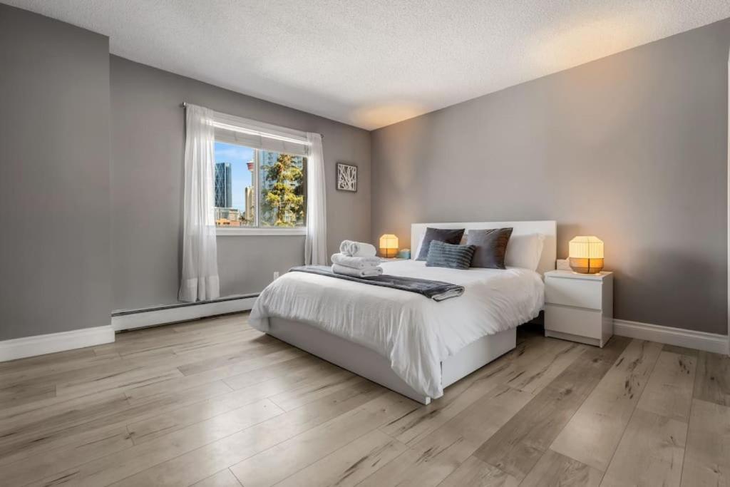 Downtown Apartment with Underground Parking photo 2
