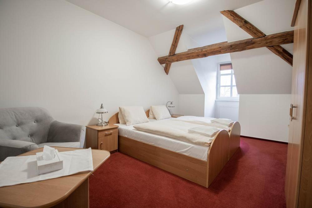 Hotel Zámeček Raspenava photo 2