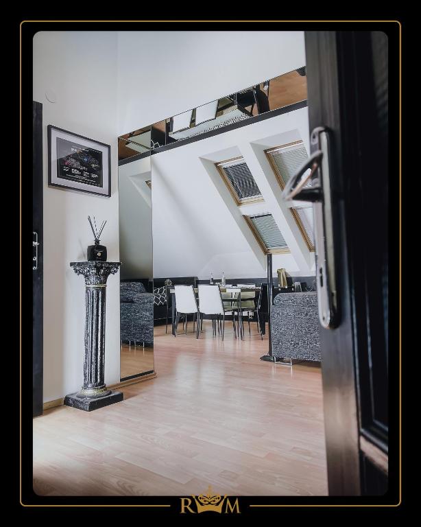 RM Luxury Apartment in Prague • 6 People • Free Parking • Pets photo 3