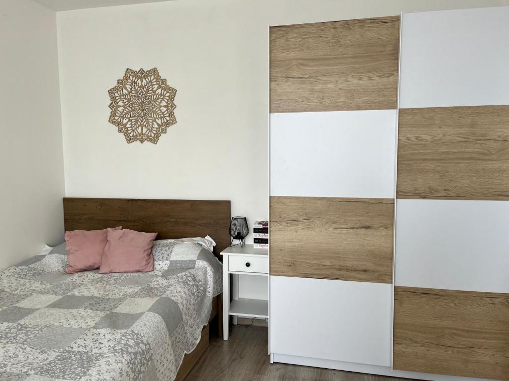 Sunny minimalistic flat near metro Opatov photo 2