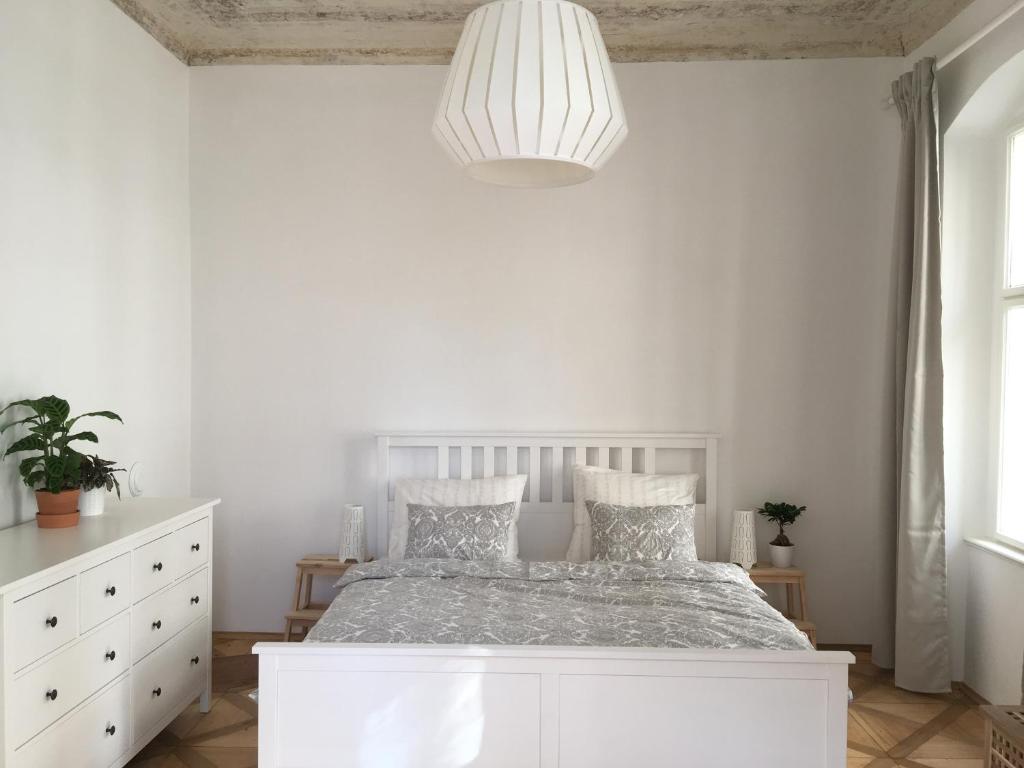 Stylish apartment 5 mins from the Charles Bridge photo 2