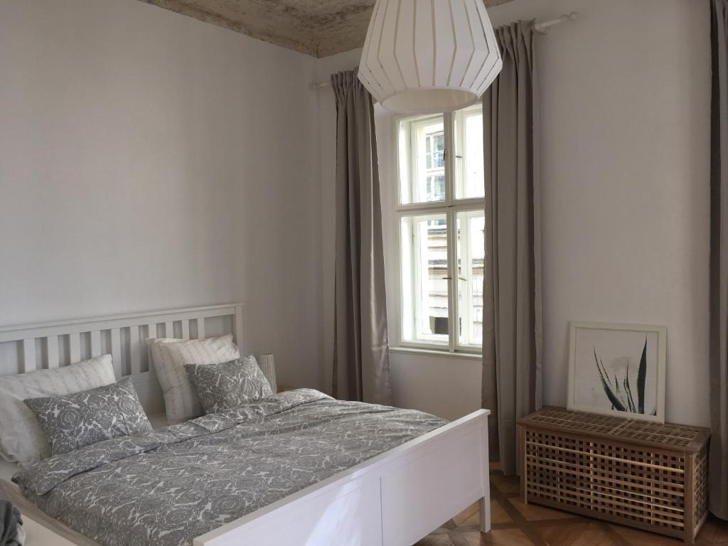 Stylish apartment 5 mins from the Charles Bridge photo 3
