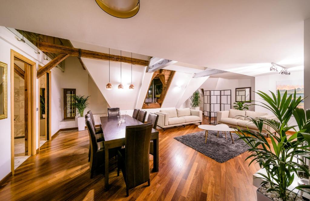 Triplex Kings Apartment in Old Town photo 2
