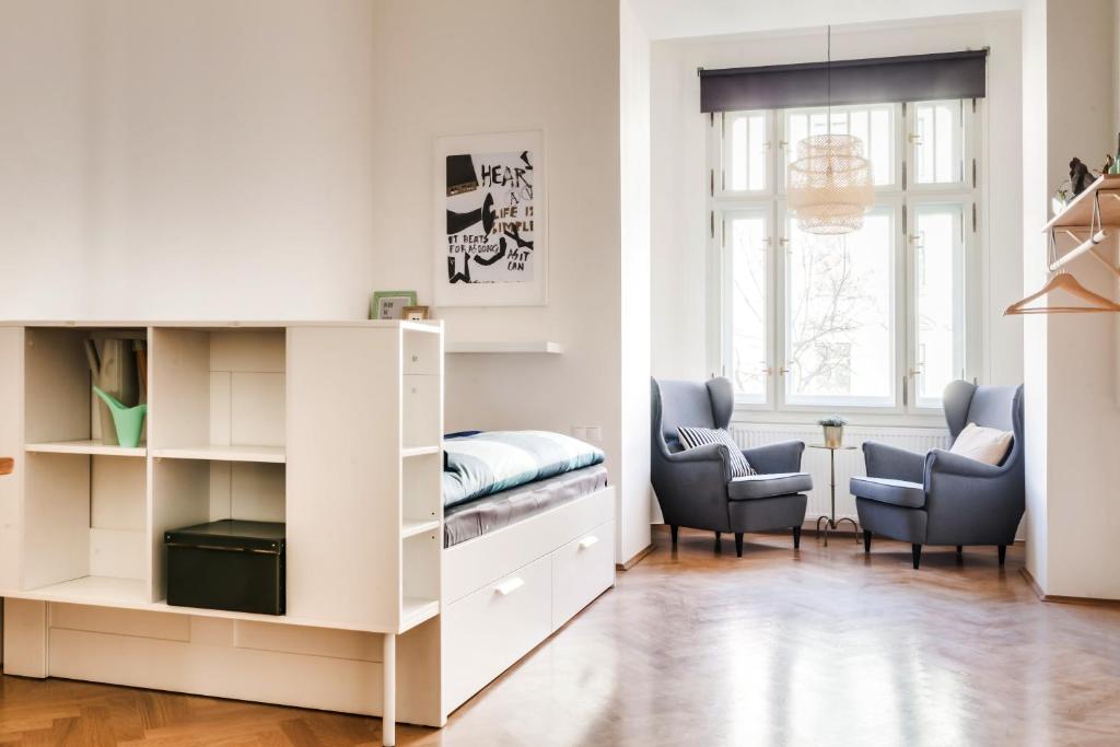 Trendy Local Apartment photo 2