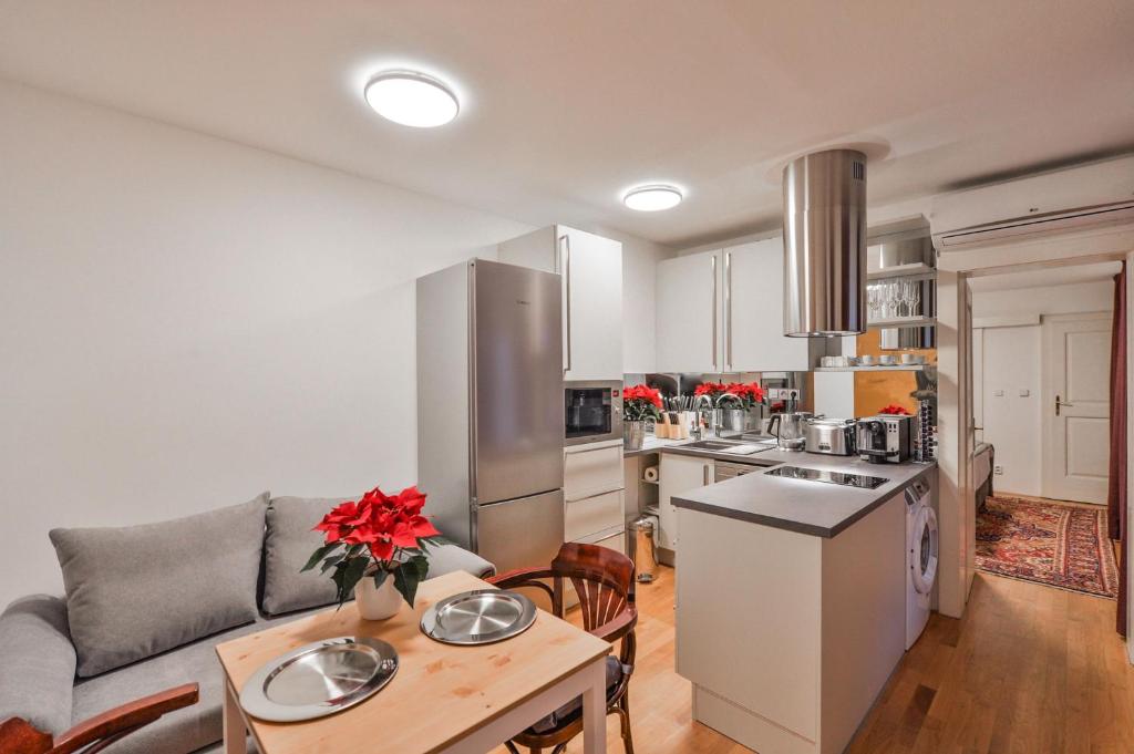 Romantic Apartment Prague near Charles Bridge — photo 1