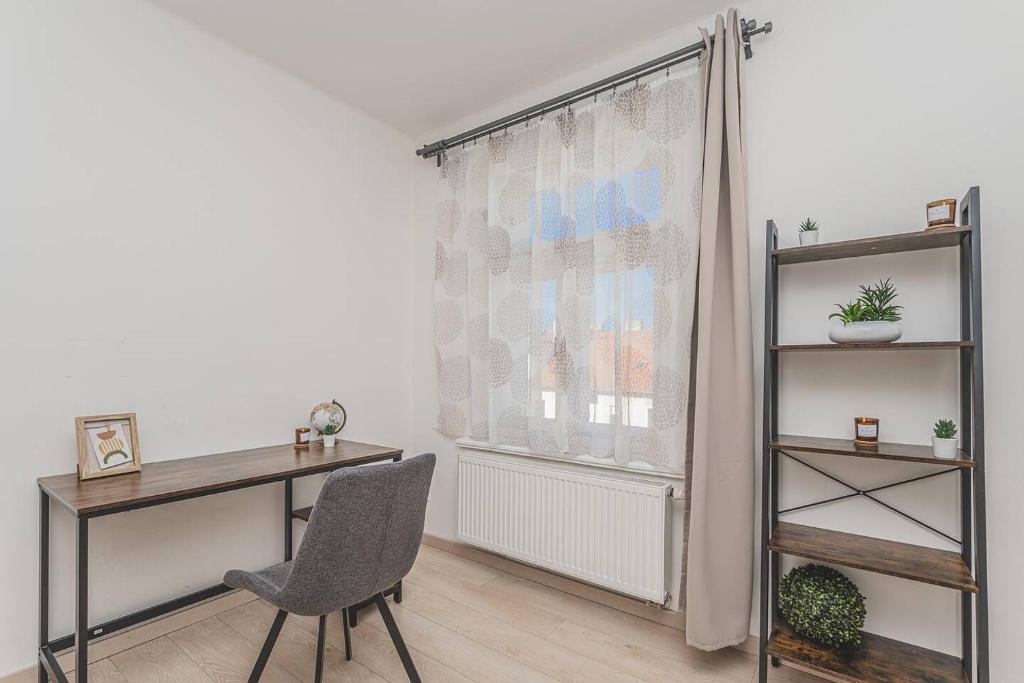 1BD Apartment on Masarykovo Square - Bathtube photo 2