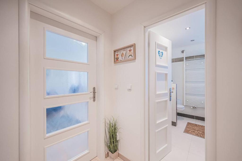 1BD Apartment on Masarykovo Square - Bathtube photo 3