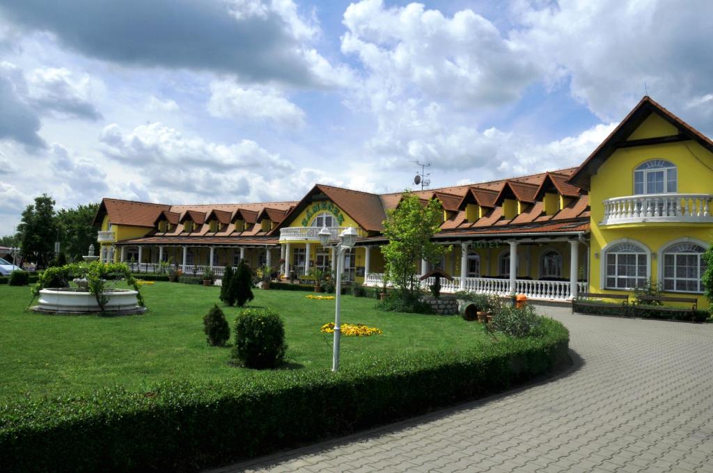 Hotel Zámeček — photo 1