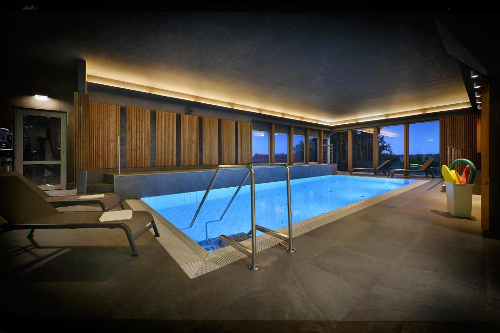 Maxmilian Lifestyle Resort photo 2