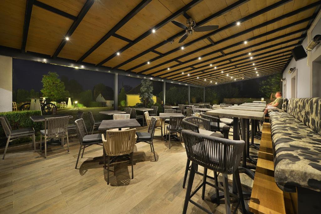 Maxmilian Lifestyle Resort photo 3