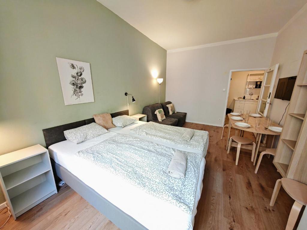 Flat in Zizkov -101- photo 2