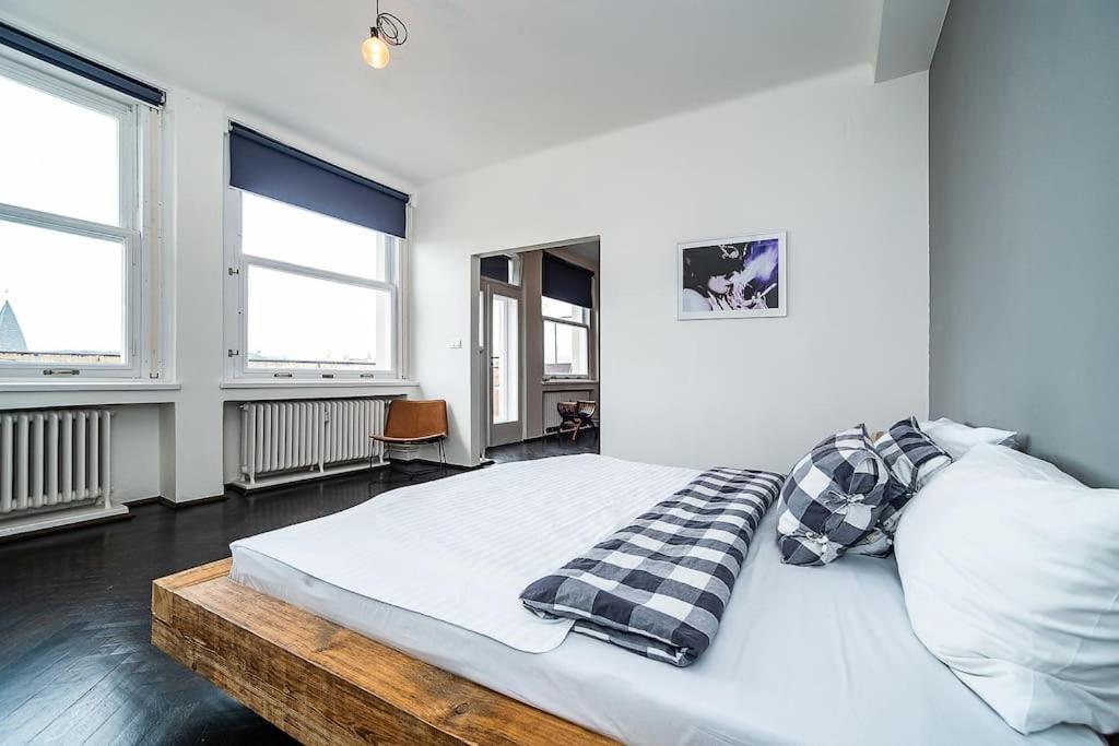 Top Floor Industrial Apartment with a River View photo 2