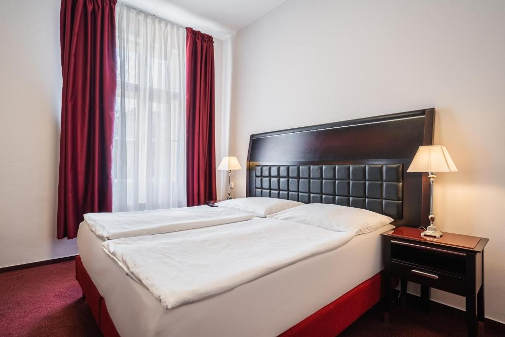 EA Hotel Tosca photo 2