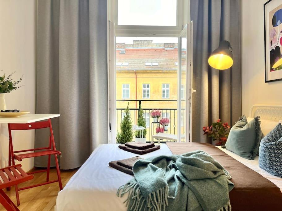 Sunlit - Prague Apartment photo 2