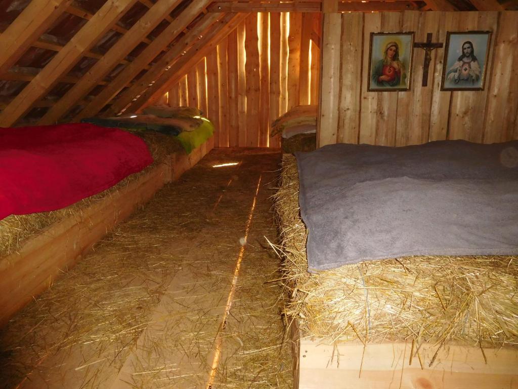 Spaní na seně photo 2