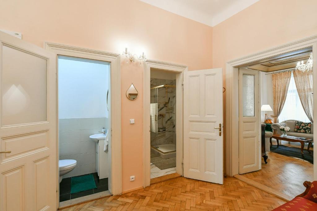 Stunning Charles Bridge Apartment photo 3