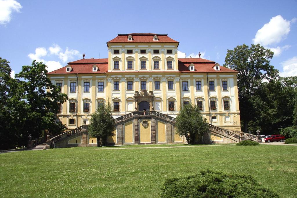 Zamek Cerveny Hradek — photo 1