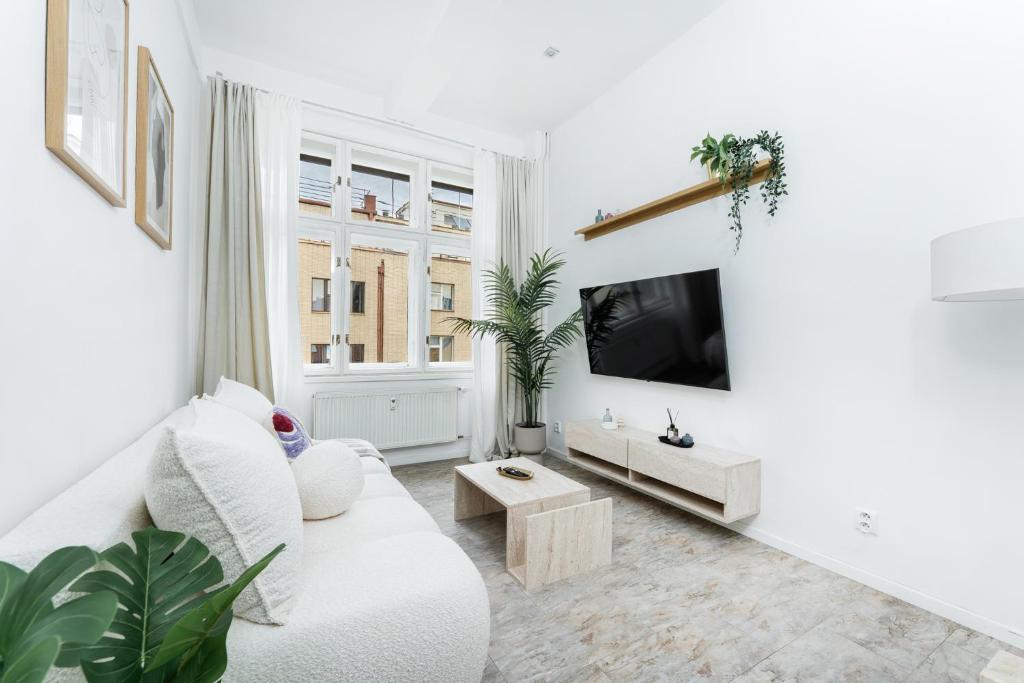 Rentero Central Two Bedroom Apartment in Prague - Two bathroom - Parking — photo 1