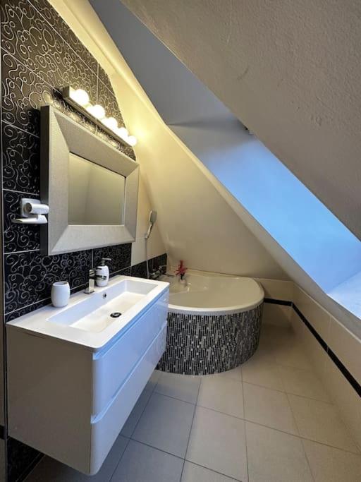 flumen stays I Cozy house with free parking photo 3