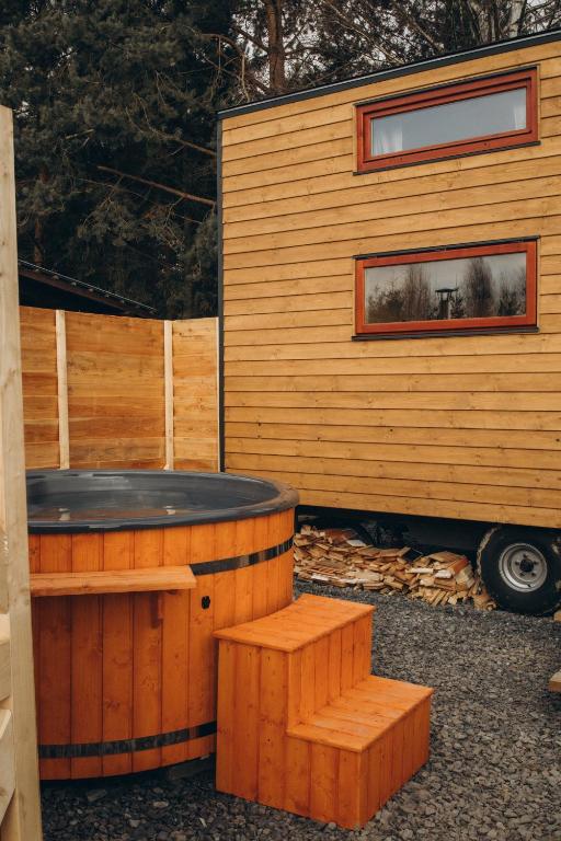 Tiny house s vyhřívacím koupacím sudem photo 3