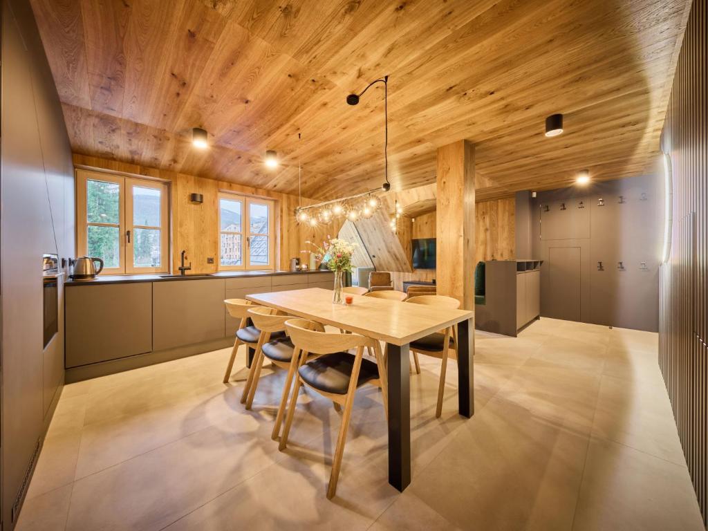 Apartment Rooftop Vista Maisonette & Relaxing Bath by Interhome — photo 1